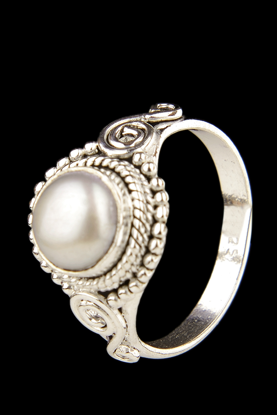 Elegant Design Pearl Ring